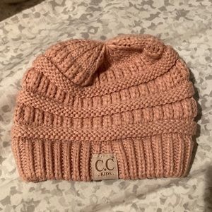 Kids beanie it’s from cc kids and it is in GREAT condition no holes or mark